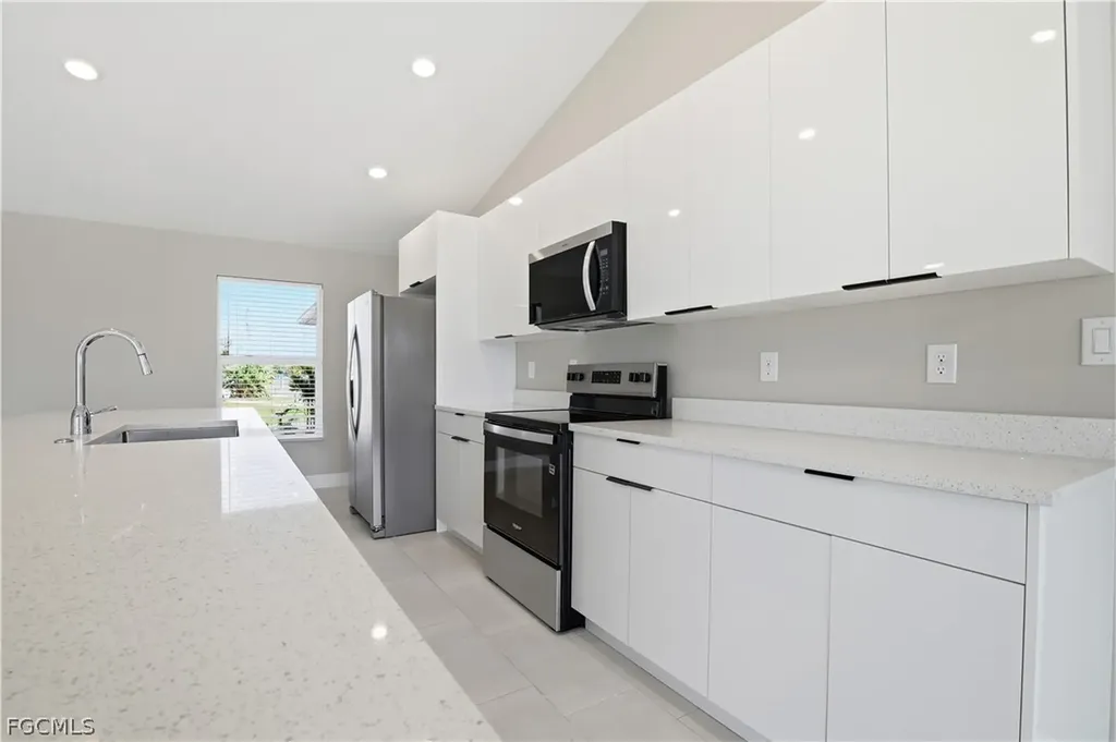 1818 NE 10th Place Cape Coral FL 33909