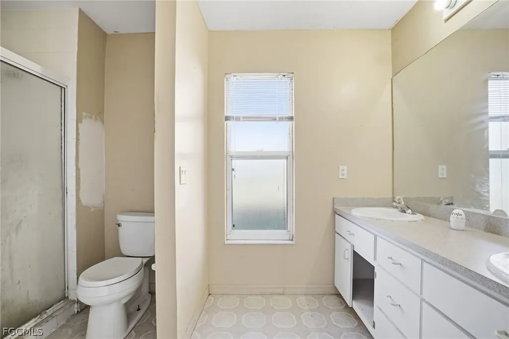 1504 NE 2nd Terrace Cape Coral FL 33909