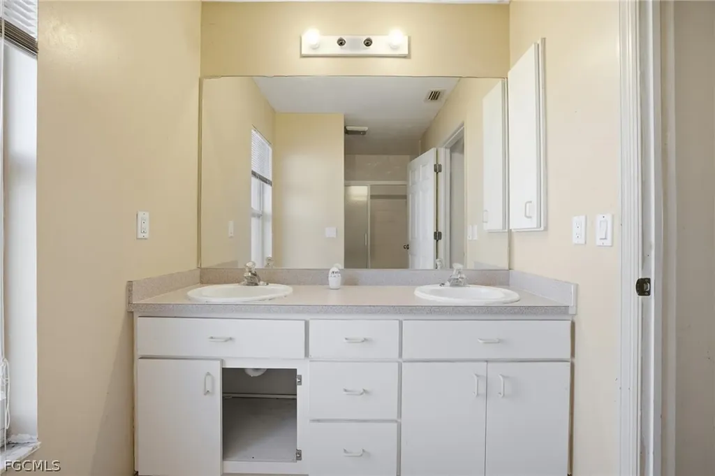 1504 NE 2nd Terrace Cape Coral FL 33909