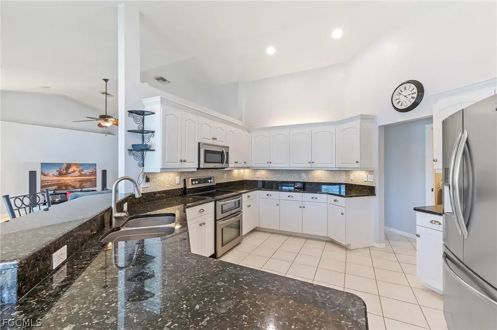 905 NW 28th Place Cape Coral FL 33993