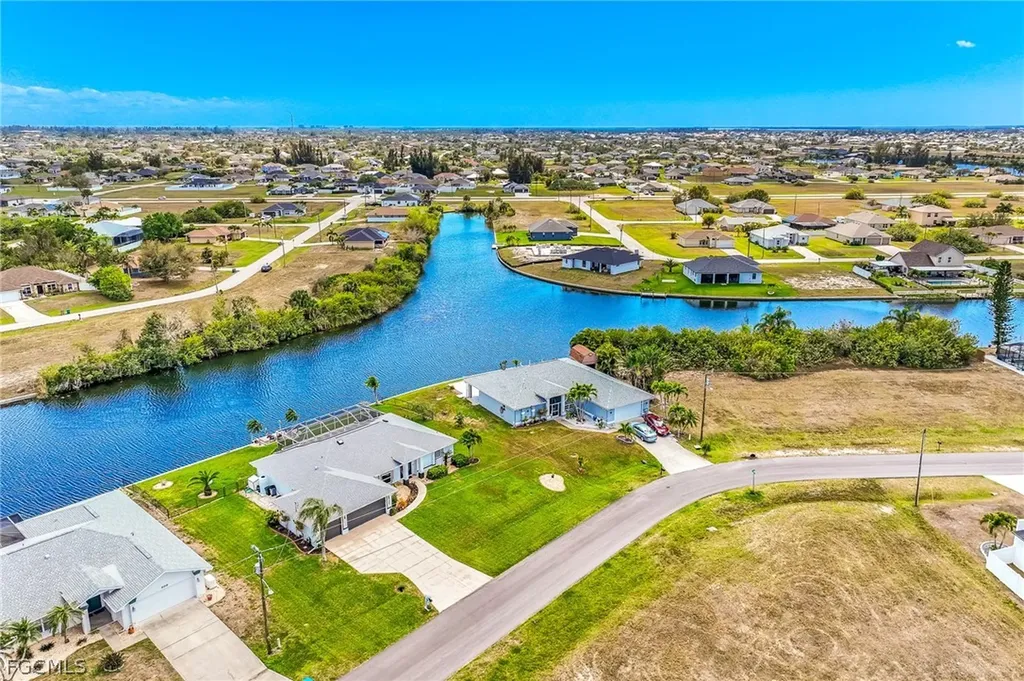 905 NW 28th Place Cape Coral FL 33993