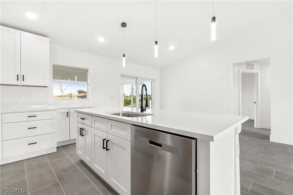 2212 NE 6th Avenue Cape Coral FL 33909