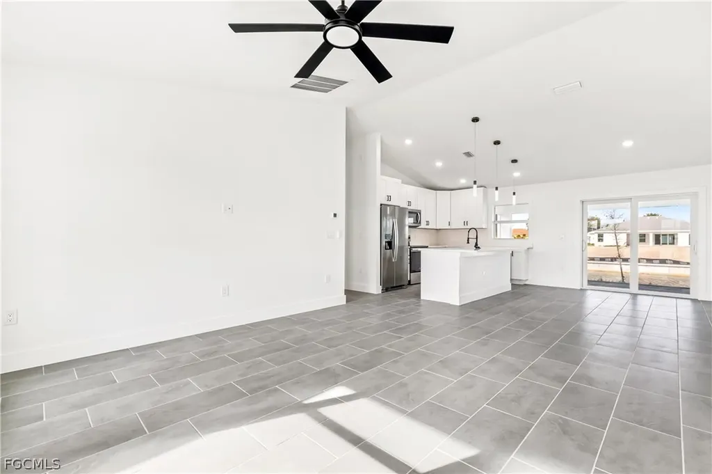 2212 NE 6th Avenue Cape Coral FL 33909