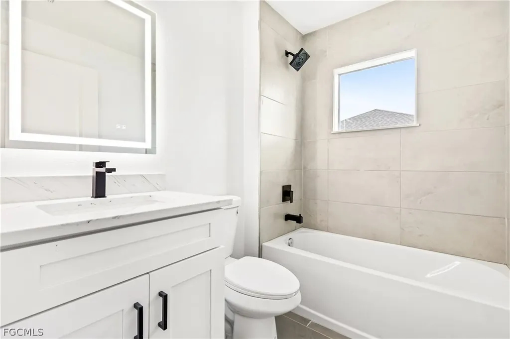 2212 NE 6th Avenue Cape Coral FL 33909