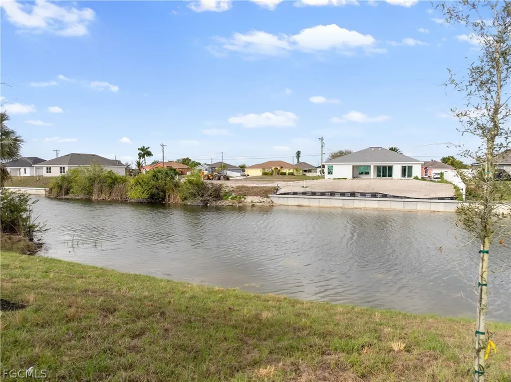 2212 NE 6th Avenue Cape Coral FL 33909