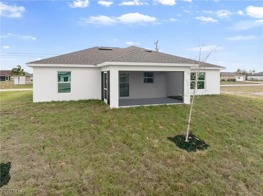 2212 NE 6th Avenue Cape Coral FL 33909