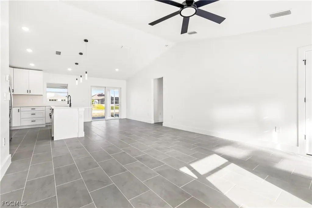 2212 NE 6th Avenue Cape Coral FL 33909