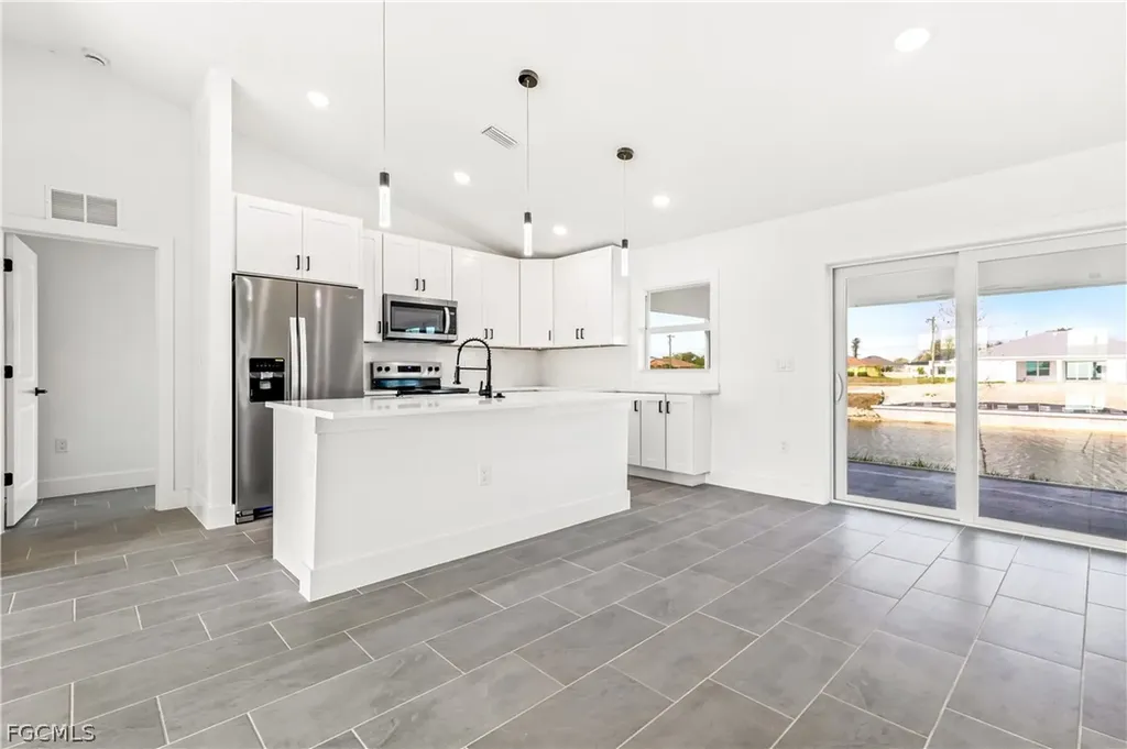2212 NE 6th Avenue Cape Coral FL 33909