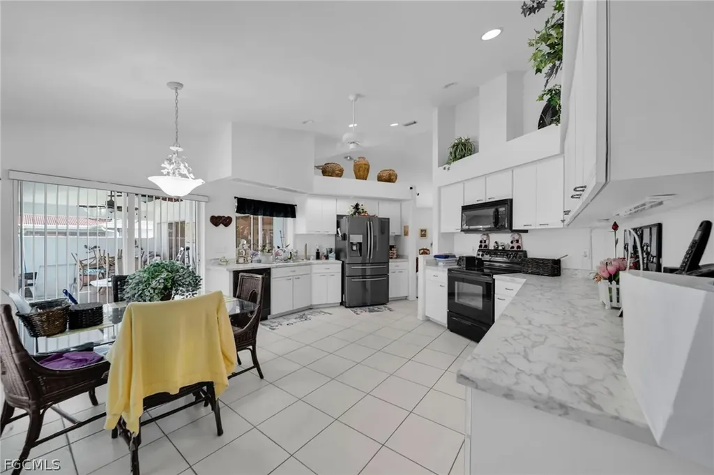 2041 SE 16th Street Cape Coral FL 33990