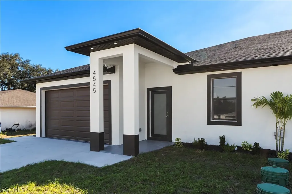 4649/4651 24th Street SW Lehigh Acres FL 33973
