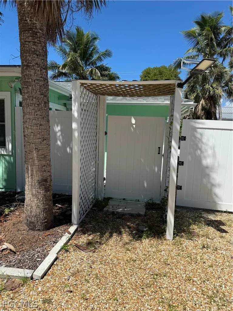 1942 Roseate Lane Sanibel FL 33957