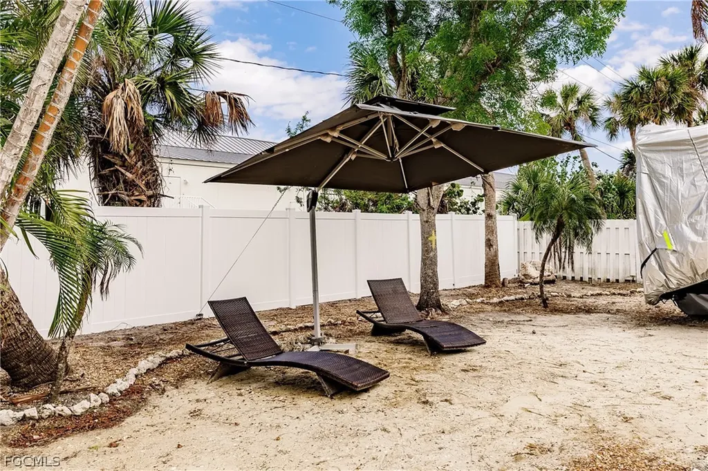 1942 Roseate Lane Sanibel FL 33957