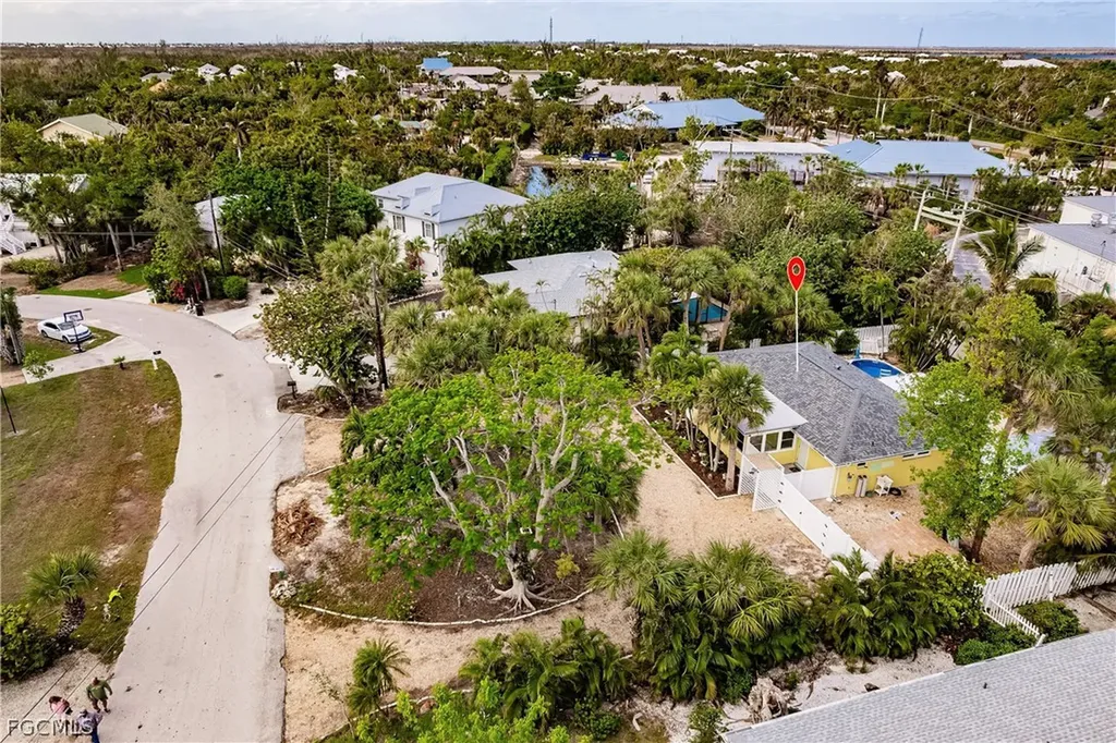 1942 Roseate Lane Sanibel FL 33957