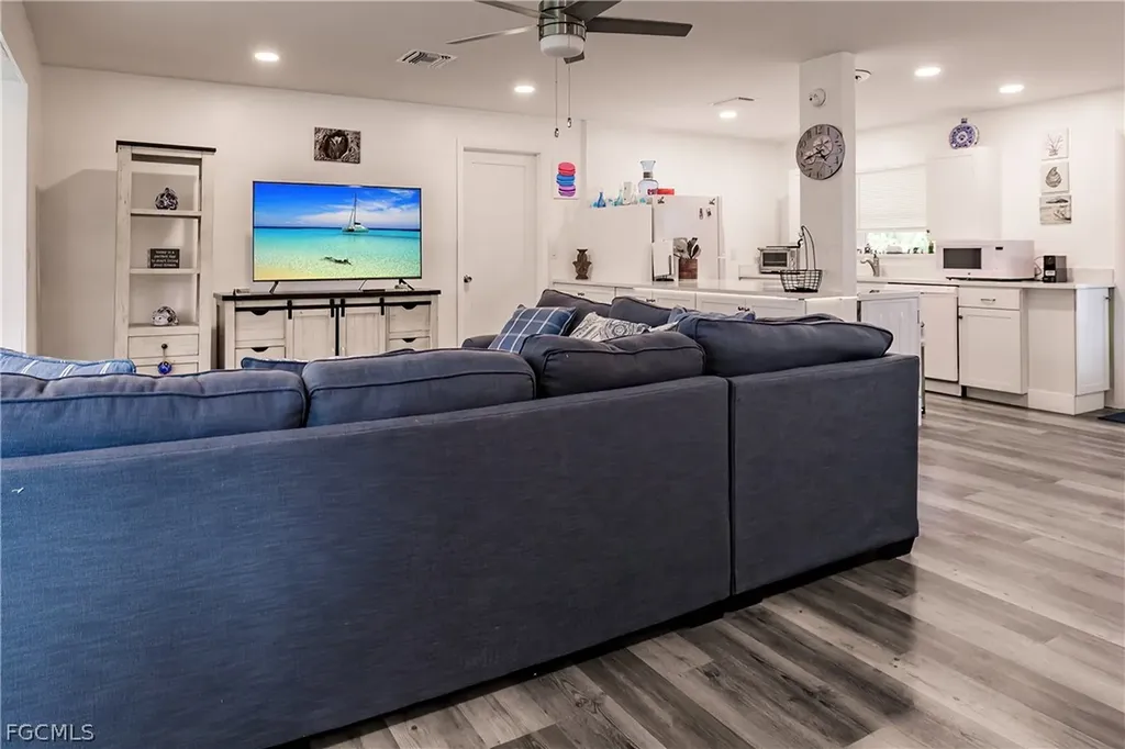 1942 Roseate Lane Sanibel FL 33957