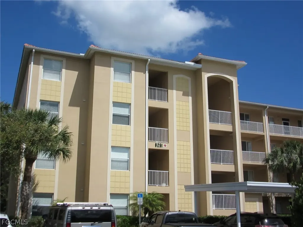 8251 Pathfinder Loop Fort Myers FL 33919