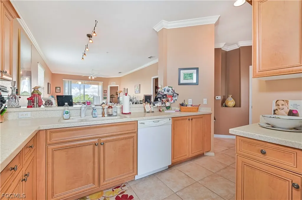 8251 Pathfinder Loop Fort Myers FL 33919