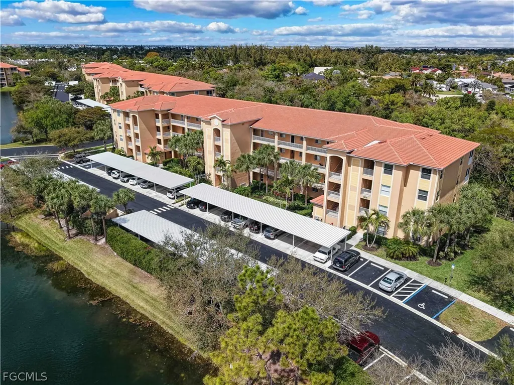 8251 Pathfinder Loop Fort Myers FL 33919