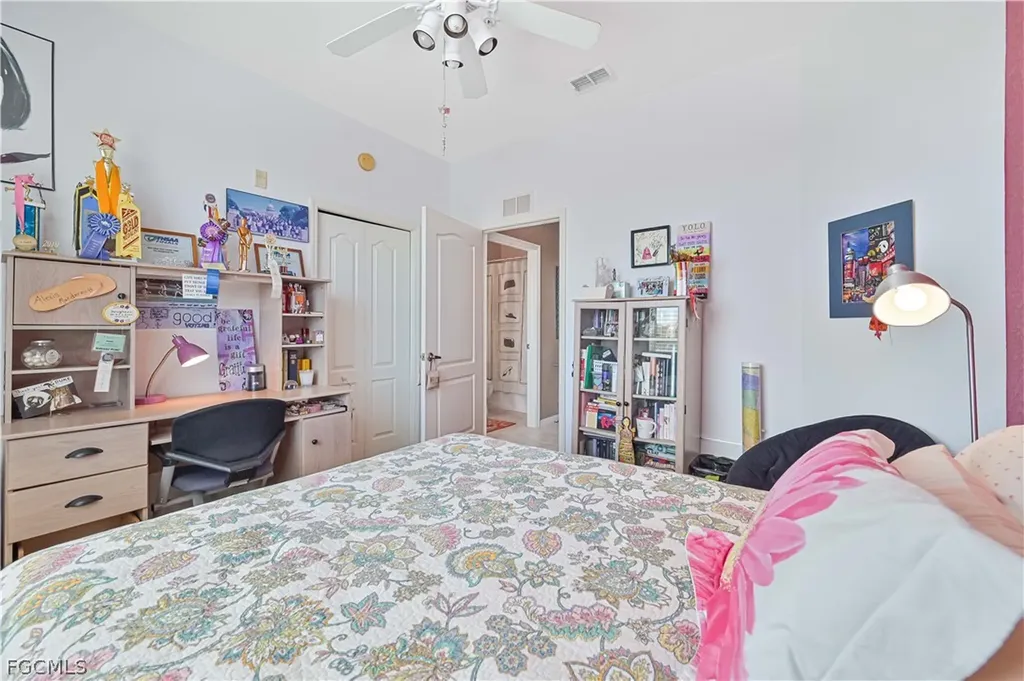 8251 Pathfinder Loop Fort Myers FL 33919