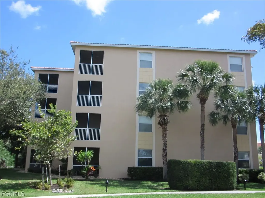 8251 Pathfinder Loop Fort Myers FL 33919