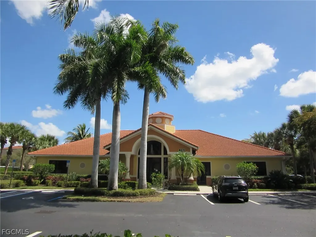 8251 Pathfinder Loop Fort Myers FL 33919