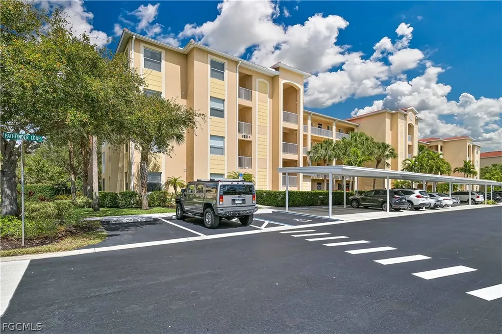 8251 Pathfinder Loop Fort Myers FL 33919