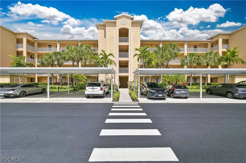 8251 Pathfinder Loop Fort Myers FL 33919