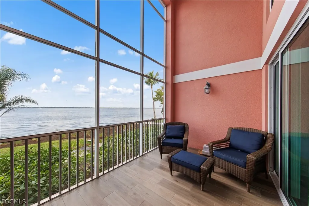 2745 1st Street Fort Myers FL 33916
