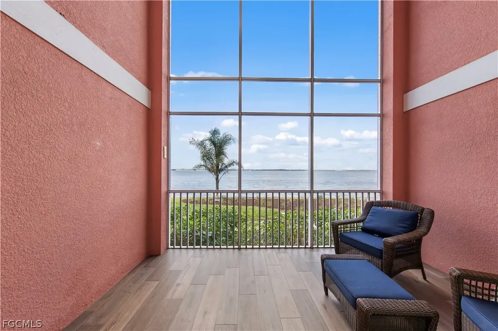 2745 1st Street Fort Myers FL 33916