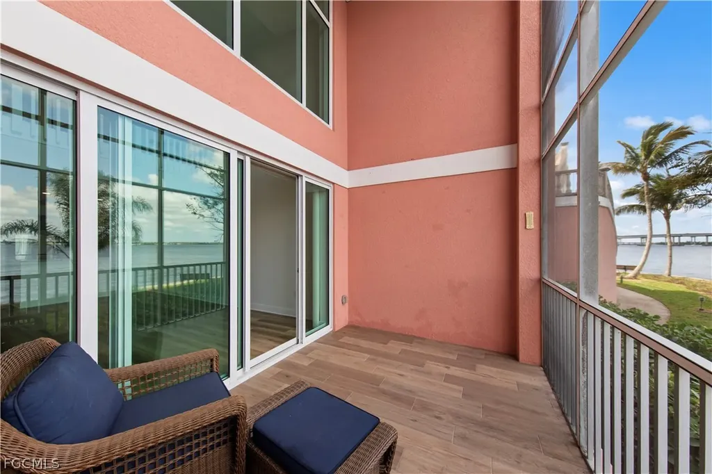 2745 1st Street Fort Myers FL 33916