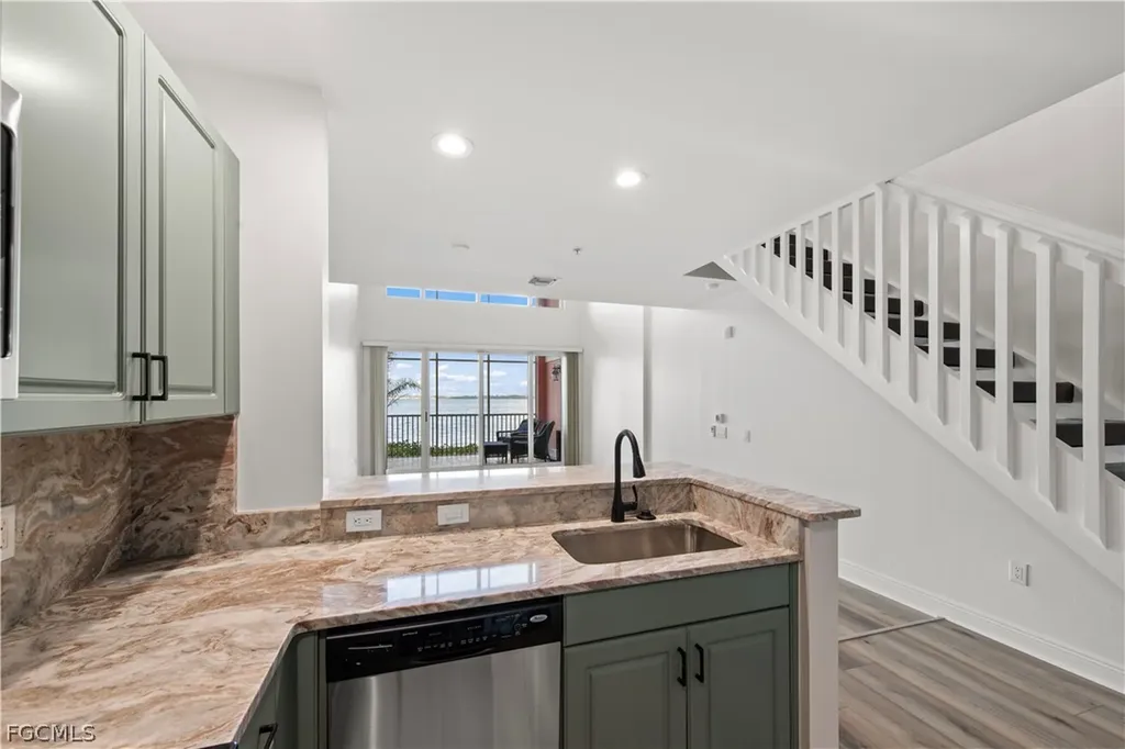 2745 1st Street Fort Myers FL 33916