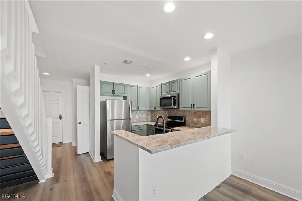 2745 1st Street Fort Myers FL 33916