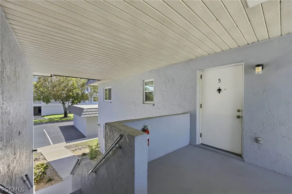 3374 N Key Drive North Fort Myers FL 33903