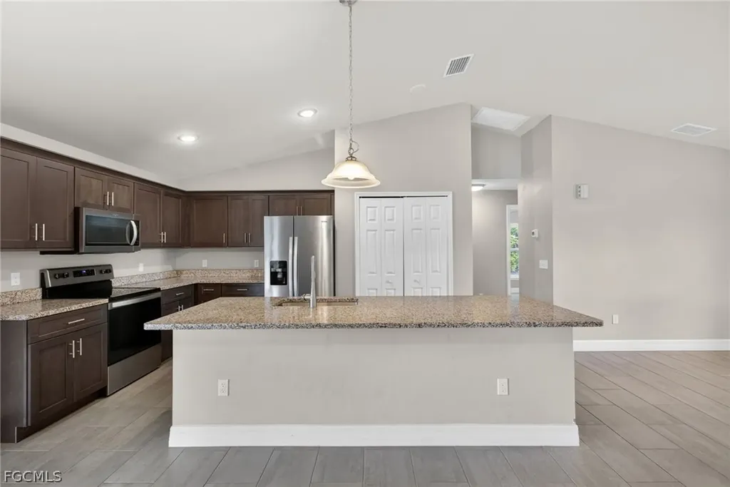 6023 Thrush Avenue Fort Myers FL 33905