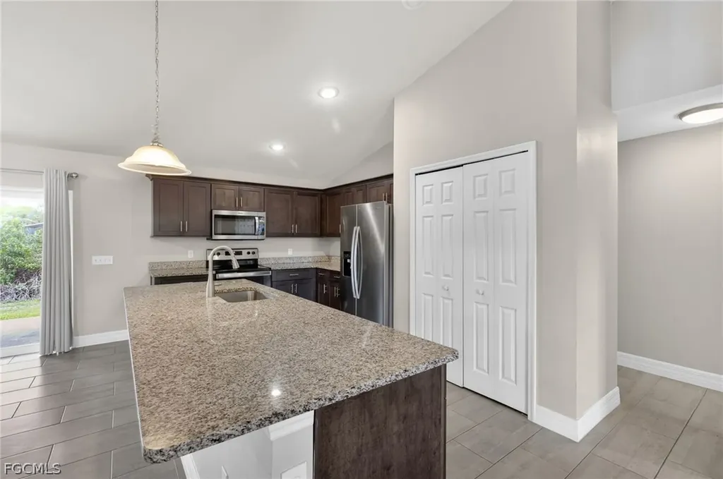 6023 Thrush Avenue Fort Myers FL 33905