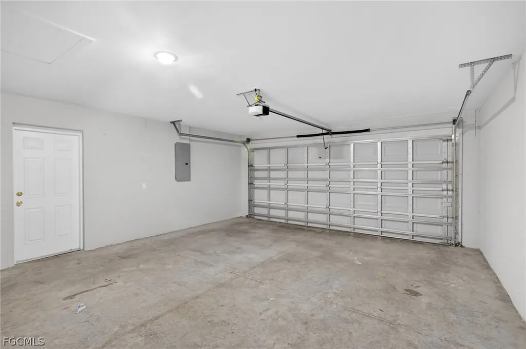 6023 Thrush Avenue Fort Myers FL 33905