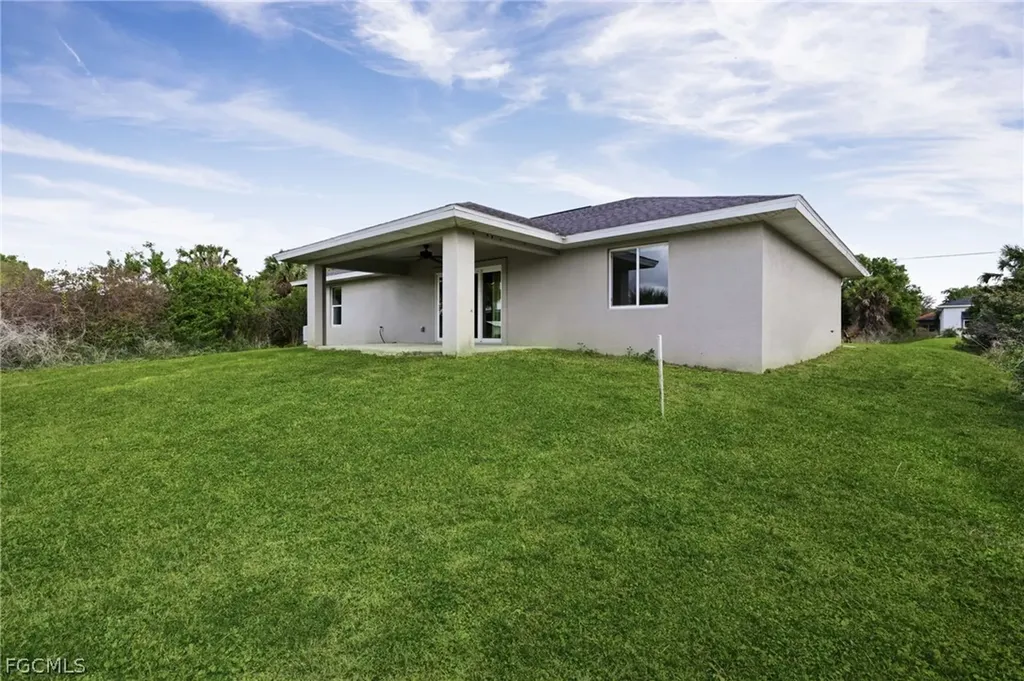 6023 Thrush Avenue Fort Myers FL 33905