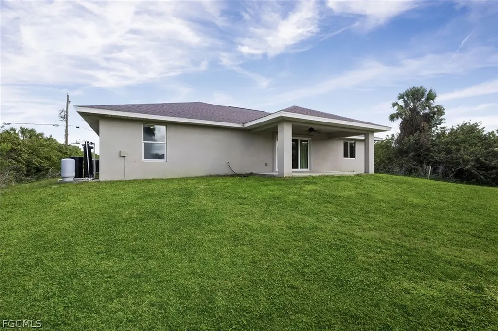 6023 Thrush Avenue Fort Myers FL 33905