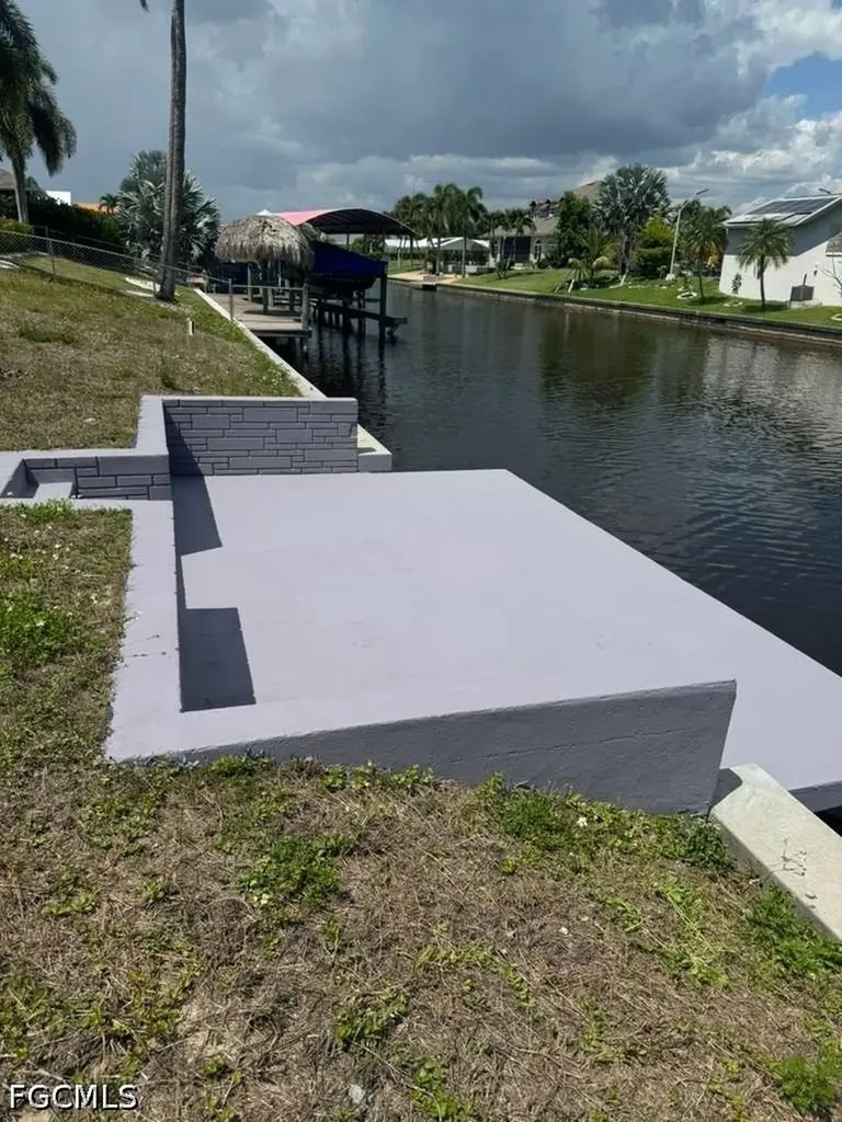 1025 SE 20th Avenue Cape Coral FL 33990