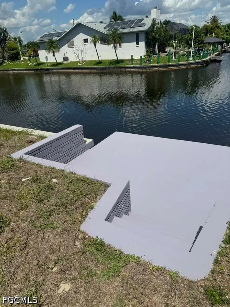1025 SE 20th Avenue Cape Coral FL 33990