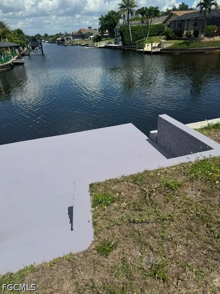 1025 SE 20th Avenue Cape Coral FL 33990