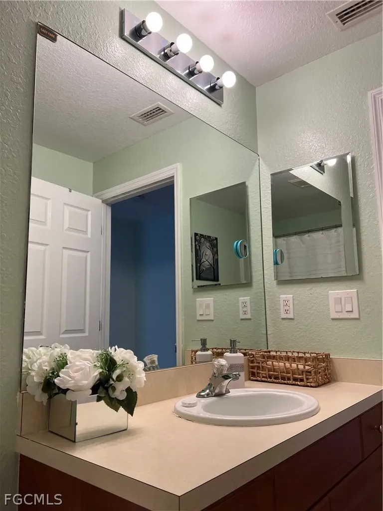 1333 SE 8th Avenue Cape Coral FL 33990
