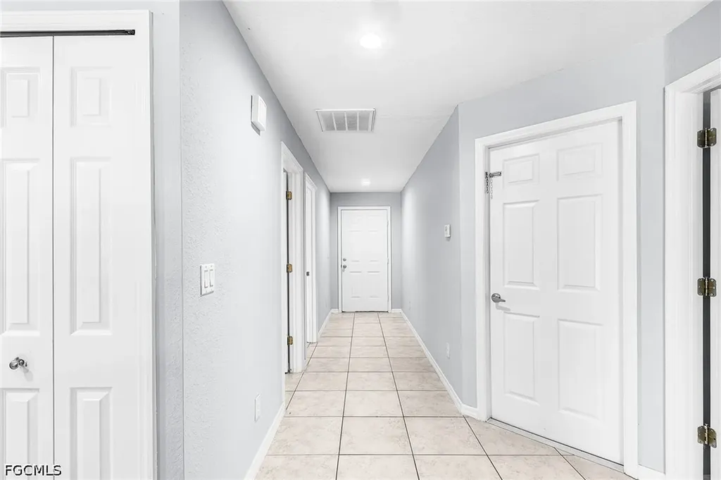1333 SE 8th Avenue Cape Coral FL 33990