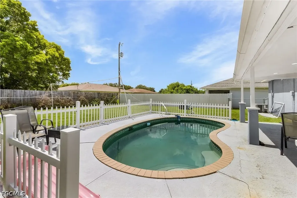 1333 SE 8th Avenue Cape Coral FL 33990
