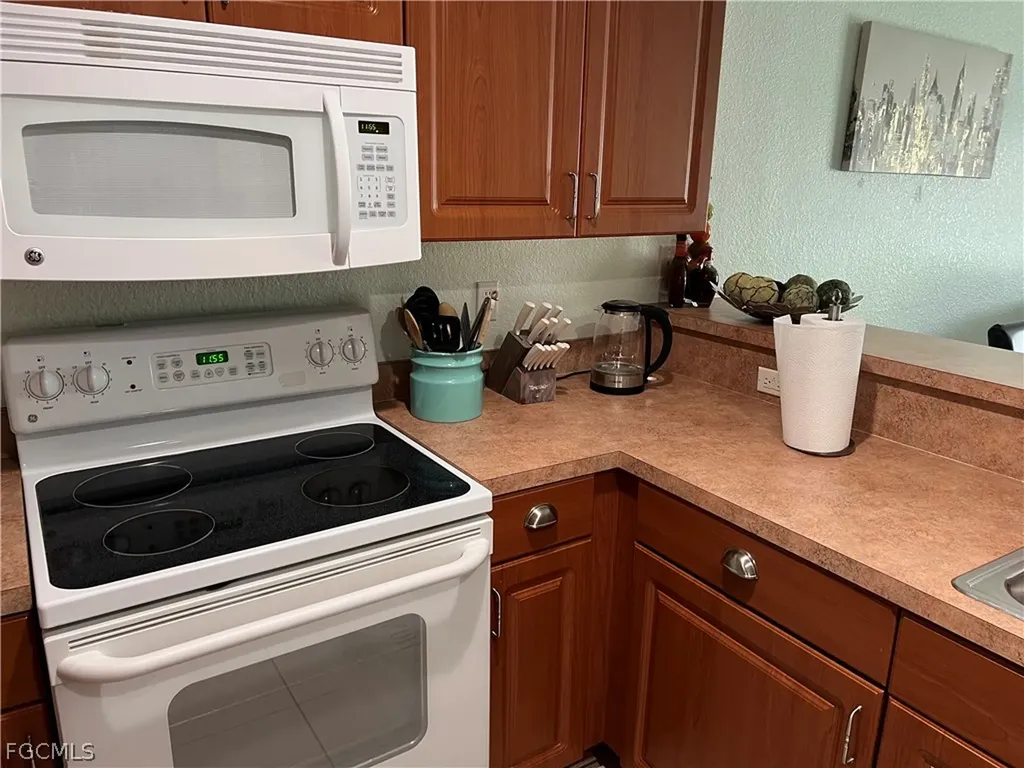 1333 SE 8th Avenue Cape Coral FL 33990