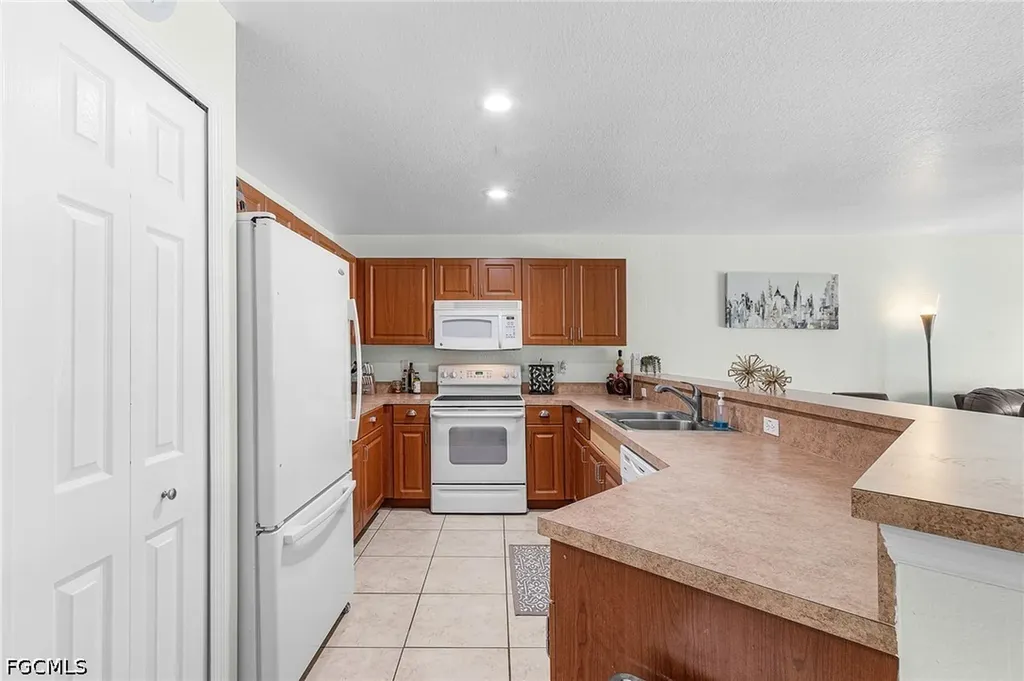 1333 SE 8th Avenue Cape Coral FL 33990