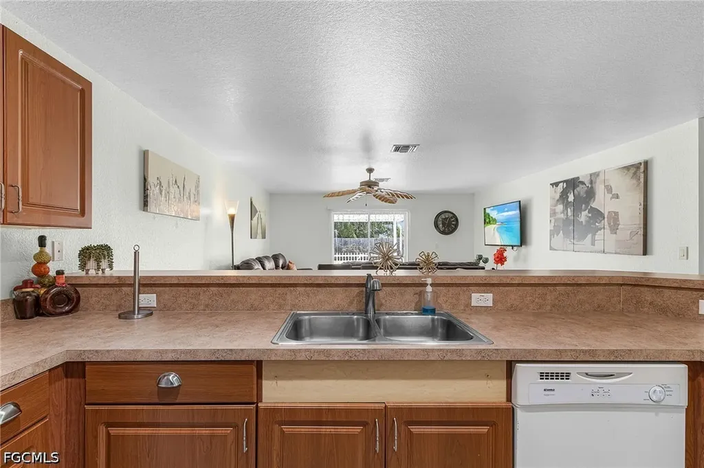 1333 SE 8th Avenue Cape Coral FL 33990