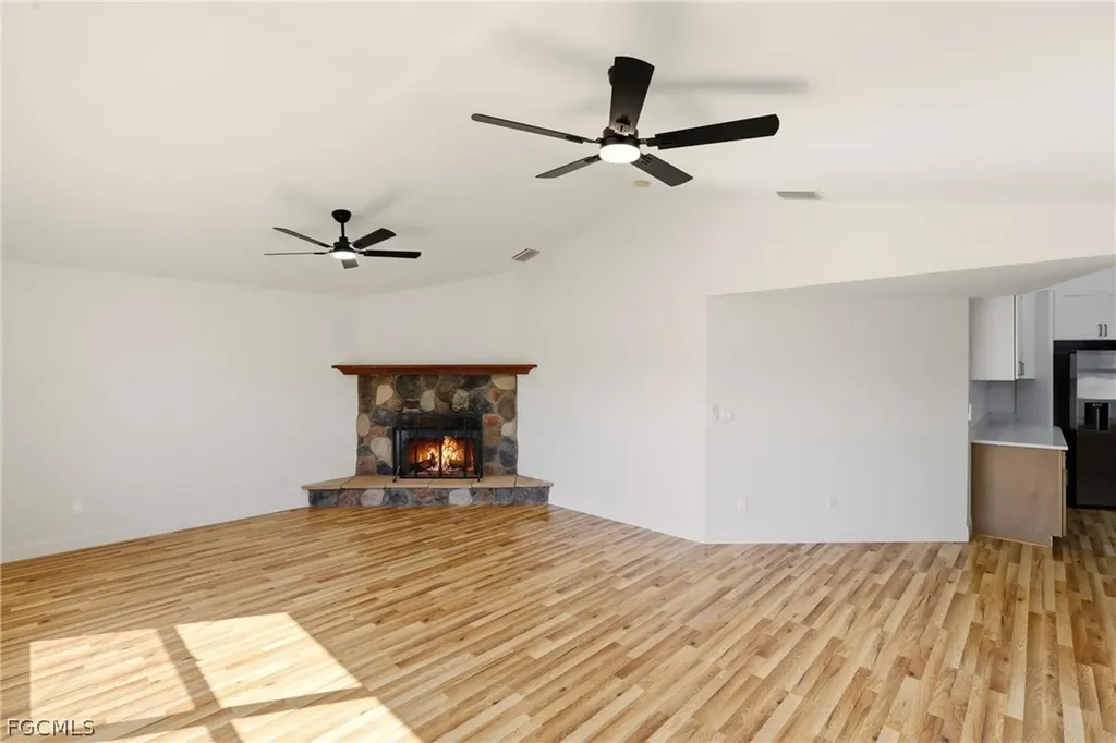 410 SE 7th Street Cape Coral FL 33990