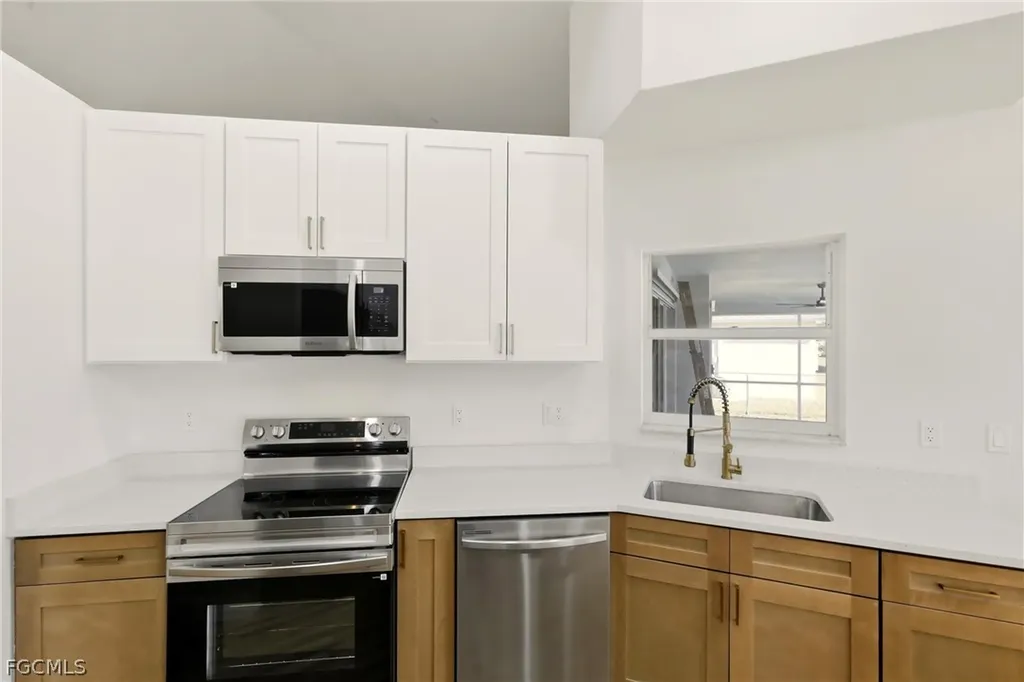410 SE 7th Street Cape Coral FL 33990