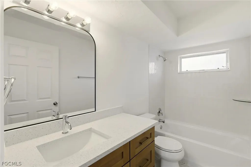 410 SE 7th Street Cape Coral FL 33990