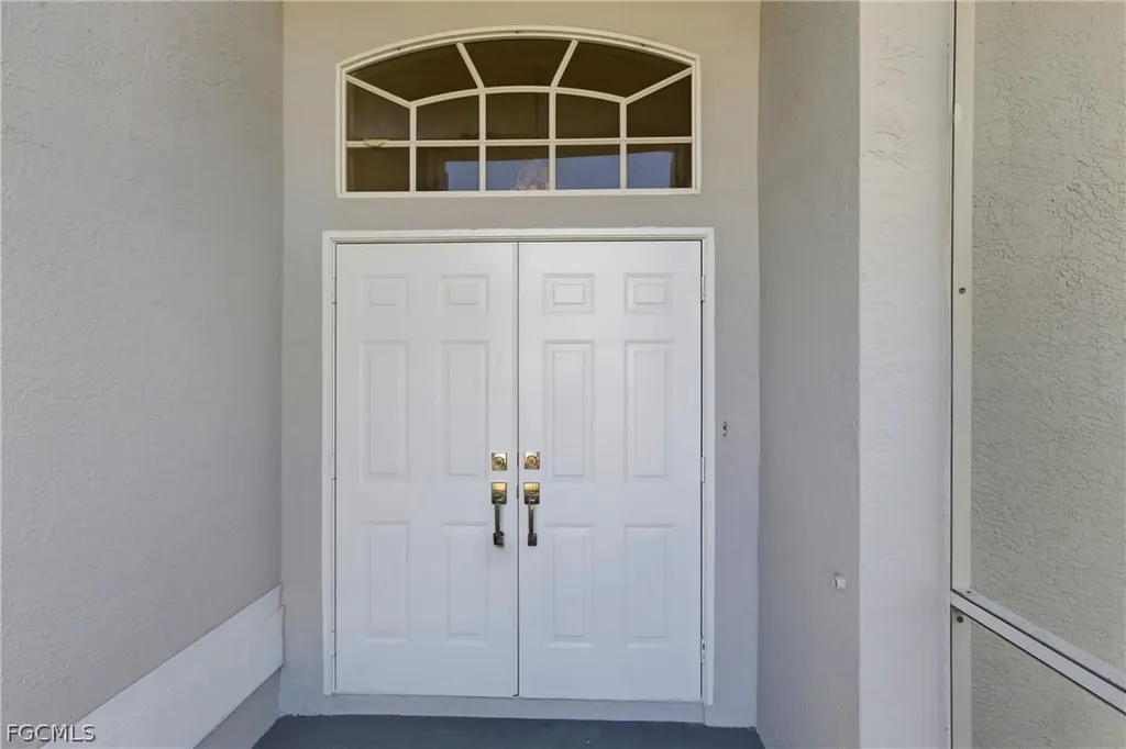 410 SE 7th Street Cape Coral FL 33990